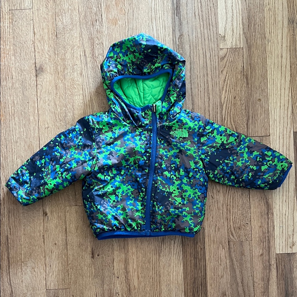 The North Face Kids Green & Blue Camouflage Reversible Puffer Jacket with Hood